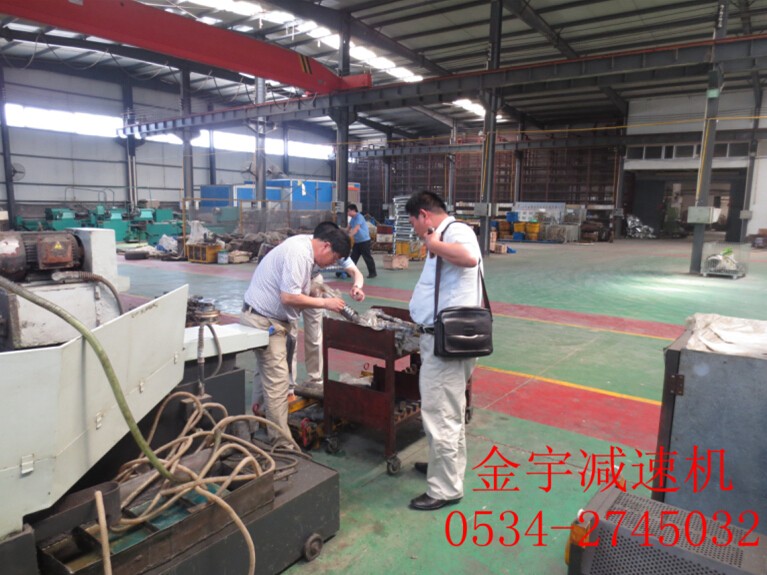 減速機,減速器,蝸輪蝸桿減速機,蝸輪蝸桿副,蝸輪減速機,蝸桿減速機,平面二次包絡減速機,包絡減速機,非標減速機,減速機型號,RV精密減速機,雙導程精密蝸輪蝸桿副,微型減速機,礦山用減速機,鋼廠專用減速機,硬齒面減速機,立式減速機,臥式減速機,圓弧齒蝸輪蝸桿減速機,切紙機專用減速機,輪胎定型硫化機,金宇減速機