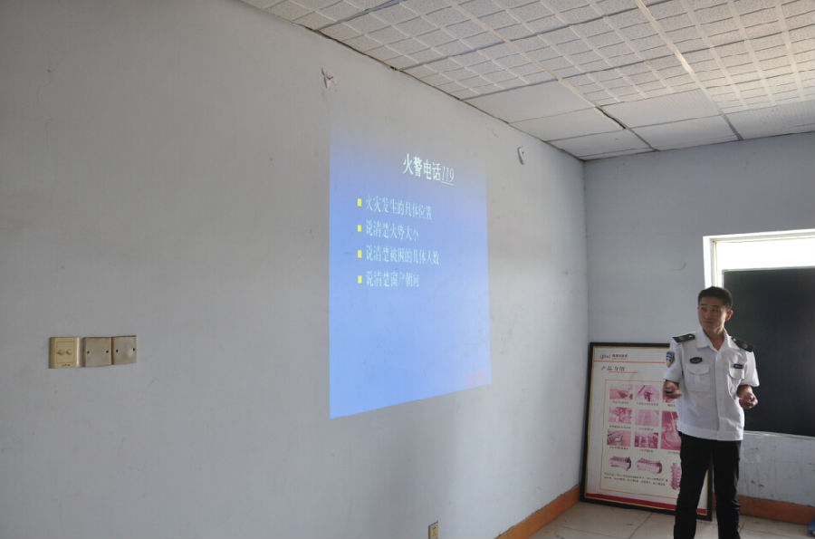 減速機,減速器,蝸輪蝸桿減速機,蝸輪蝸桿副,蝸輪減速機,蝸桿減速機,平面二次包絡減速機,包絡減速機,非標減速機,減速機型號,RV精密減速機,雙導程精密蝸輪蝸桿副,微型減速機,礦山用減速機,鋼廠專用減速機,硬齒面減速機,立式減速機,臥式減速機,圓弧齒蝸輪蝸桿減速機,切紙機專用減速機,輪胎定型硫化機,金宇減速機