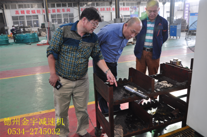 減速機,減速器,蝸輪蝸桿減速機,蝸輪蝸桿副,蝸輪減速機,蝸桿減速機,平面二次包絡(luò)減速機,包絡(luò)減速機,非標減速機,減速機型號,RV精密減速機,雙導(dǎo)程精密蝸輪蝸桿副,微型減速機,礦山用減速機,鋼廠專用減速機,硬齒面減速機,立式減速機,臥式減速機,圓弧齒蝸輪蝸桿減速機,切紙機專用減速機,輪胎定型硫化機,金宇減速機