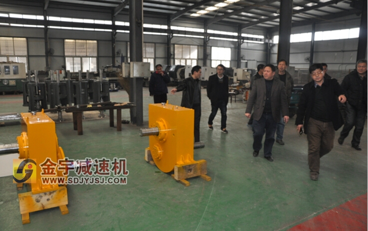 減速機(jī),減速器,蝸輪蝸桿減速機(jī),蝸輪蝸桿副,蝸輪減速機(jī),蝸桿減速機(jī),平面二次包絡(luò)減速機(jī),包絡(luò)減速機(jī),非標(biāo)減速機(jī),減速機(jī)型號,RV精密減速機(jī),雙導(dǎo)程精密蝸輪蝸桿副,微型減速機(jī),礦山用減速機(jī),鋼廠專用減速機(jī),硬齒面減速機(jī),立式減速機(jī),臥式減速機(jī),圓弧齒蝸輪蝸桿減速機(jī),切紙機(jī)專用減速機(jī),輪胎定型硫化機(jī),金宇減速機(jī) 減速機(jī),減速器,蝸輪蝸桿減速機(jī),蝸輪蝸桿副,蝸輪減速機(jī),蝸桿減速機(jī),平面二次包絡(luò)減速機(jī),包絡(luò)減速機(jī),非標(biāo)減速機(jī),減速機(jī)型號,RV精密減速機(jī),雙導(dǎo)程精密蝸輪蝸桿副,微型減速機(jī),礦山用減速機(jī),鋼廠專用減速機(jī),硬齒面減速機(jī),立式減速機(jī),臥式減速機(jī),圓弧齒蝸輪蝸桿減速機(jī),切紙機(jī)專用減速機(jī),輪胎定型硫化機(jī),金宇減速機(jī)