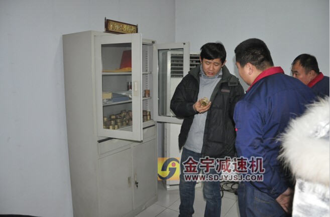 減速機,減速器,蝸輪蝸桿減速機,蝸輪蝸桿副,蝸輪減速機,蝸桿減速機,平面二次包絡減速機,包絡減速機,非標減速機,減速機型號,RV精密減速機,雙導程精密蝸輪蝸桿副,微型減速機,礦山用減速機,鋼廠專用減速機,硬齒面減速機,立式減速機,臥式減速機,圓弧齒蝸輪蝸桿減速機,切紙機專用減速機,輪胎定型硫化機,金宇減速機 減速機,減速器,蝸輪蝸桿減速機,蝸輪蝸桿副,蝸輪減速機,蝸桿減速機,平面二次包絡減速機,包絡減速機,非標減速機,減速機型號,RV精密減速機,雙導程精密蝸輪蝸桿副,微型減速機,礦山用減速機,鋼廠專用減速機,硬齒面減速機,立式減速機,臥式減速機,圓弧齒蝸輪蝸桿減速機,切紙機專用減速機,輪胎定型硫化機,金宇減速機