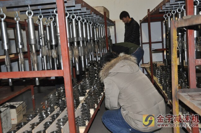 減速機,減速器,蝸輪蝸桿減速機,蝸輪蝸桿副,蝸輪減速機,蝸桿減速機,平面二次包絡減速機,包絡減速機,非標減速機,減速機型號,RV精密減速機,雙導程精密蝸輪蝸桿副,微型減速機,礦山用減速機,鋼廠專用減速機,硬齒面減速機,立式減速機,臥式減速機,圓弧齒蝸輪蝸桿減速機,切紙機專用減速機,輪胎定型硫化機,金宇減速機 減速機,減速器,蝸輪蝸桿減速機,蝸輪蝸桿副,蝸輪減速機,蝸桿減速機,平面二次包絡減速機,包絡減速機,非標減速機,減速機型號,RV精密減速機,雙導程精密蝸輪蝸桿副,微型減速機,礦山用減速機,鋼廠專用減速機,硬齒面減速機,立式減速機,臥式減速機,圓弧齒蝸輪蝸桿減速機,切紙機專用減速機,輪胎定型硫化機,金宇減速機