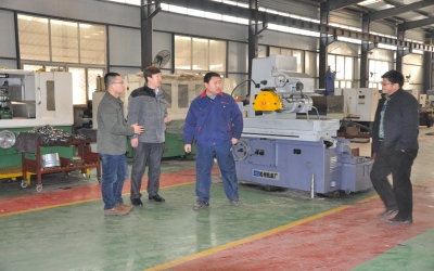 中國海軍總裝備部領導來金宇公司考察平面二次包絡蝸輪副