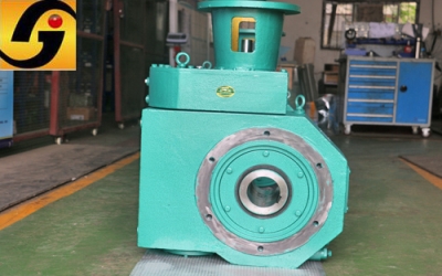 平面二次包絡蝸輪蝸桿減速機的材質選擇