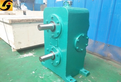 非標雙出軸平面二次包絡6頭減速機